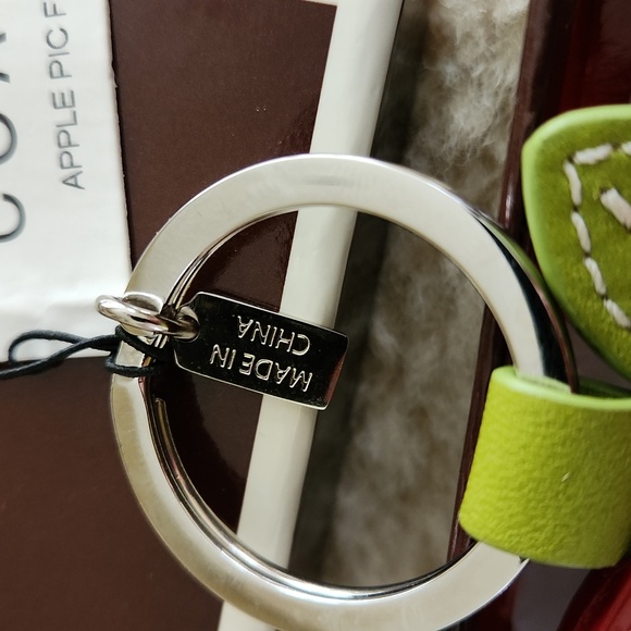 Adorable NWT IOB Coach Apple Picture Frame Key Ring/Bag Charm ๐ - Picture 10 of 12
